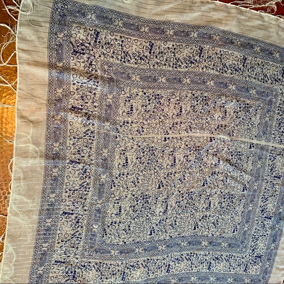 Cream/blue print tasseled scarf - Picture 3 of 4